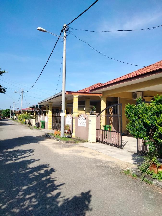 Anggerik Homestay Dungun Kampong Sura Tengah Exterior photo